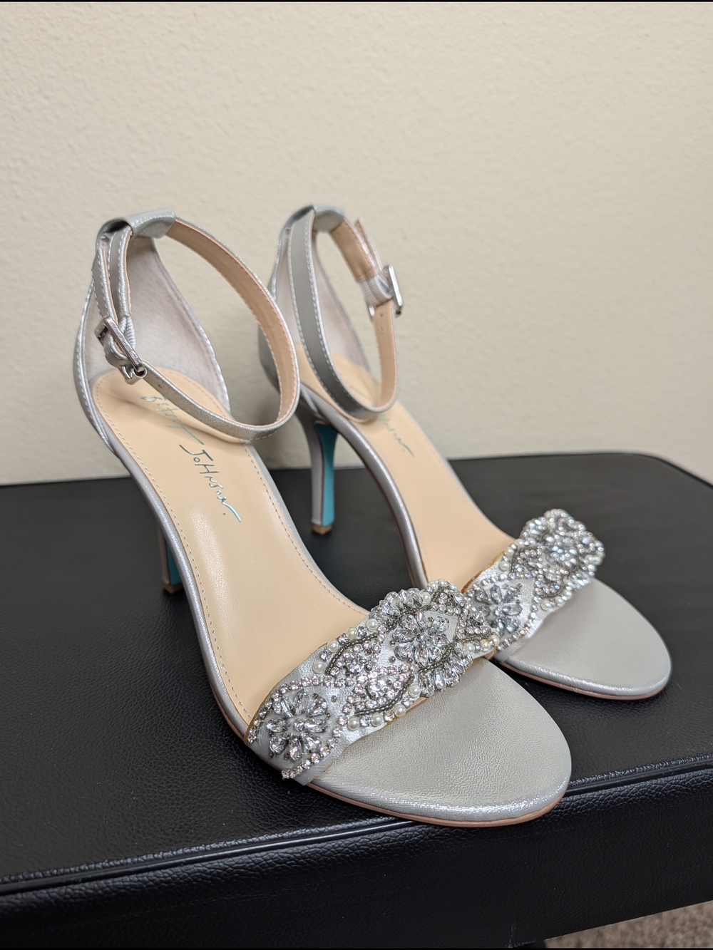 Betsey Johnson Silver Crystal Embellished Satin Heels Ankle Strap Size 9 - Picture 2 of 9